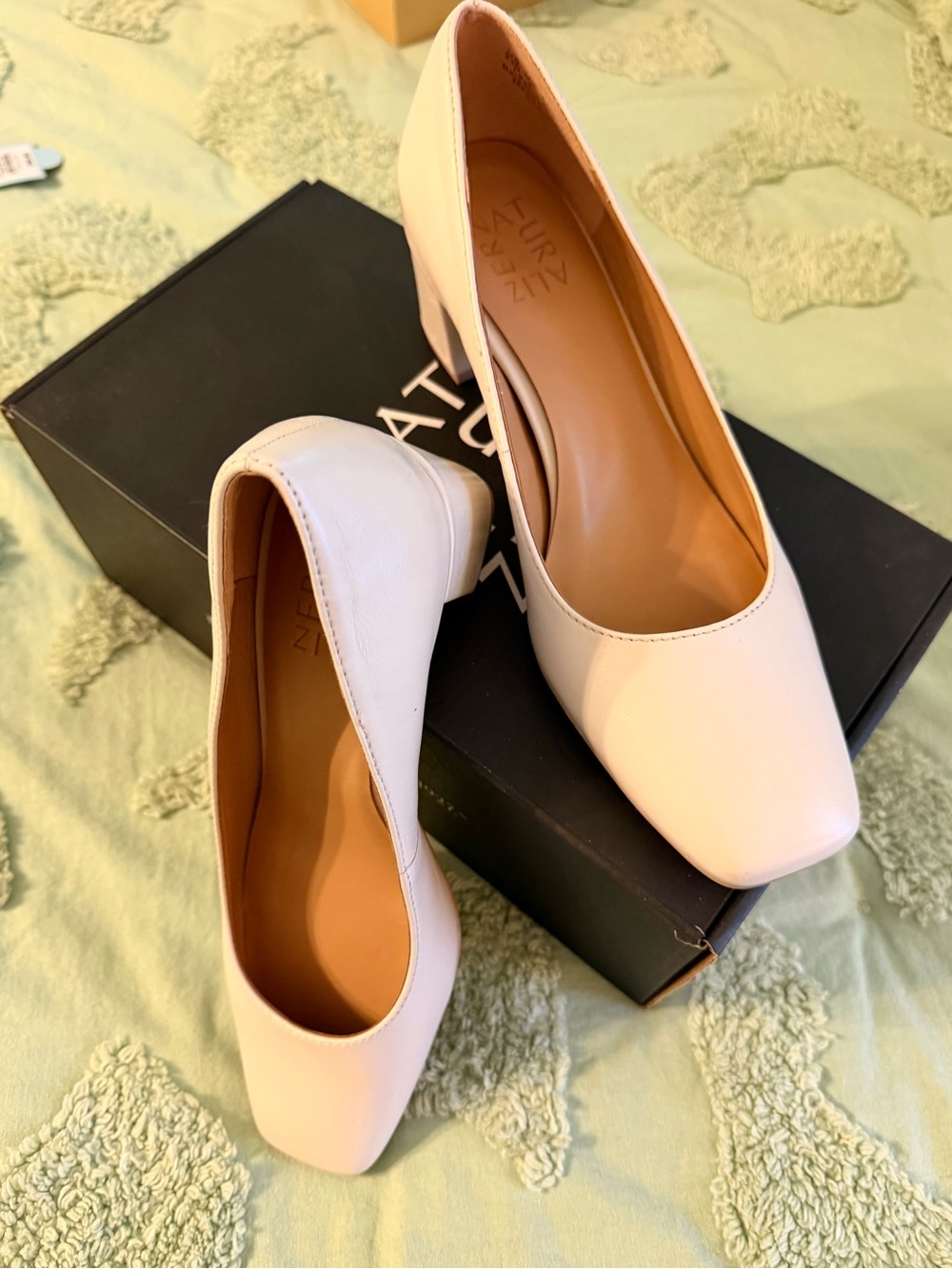 Naturalizer Women's Pale Pink Block Heel Pumps